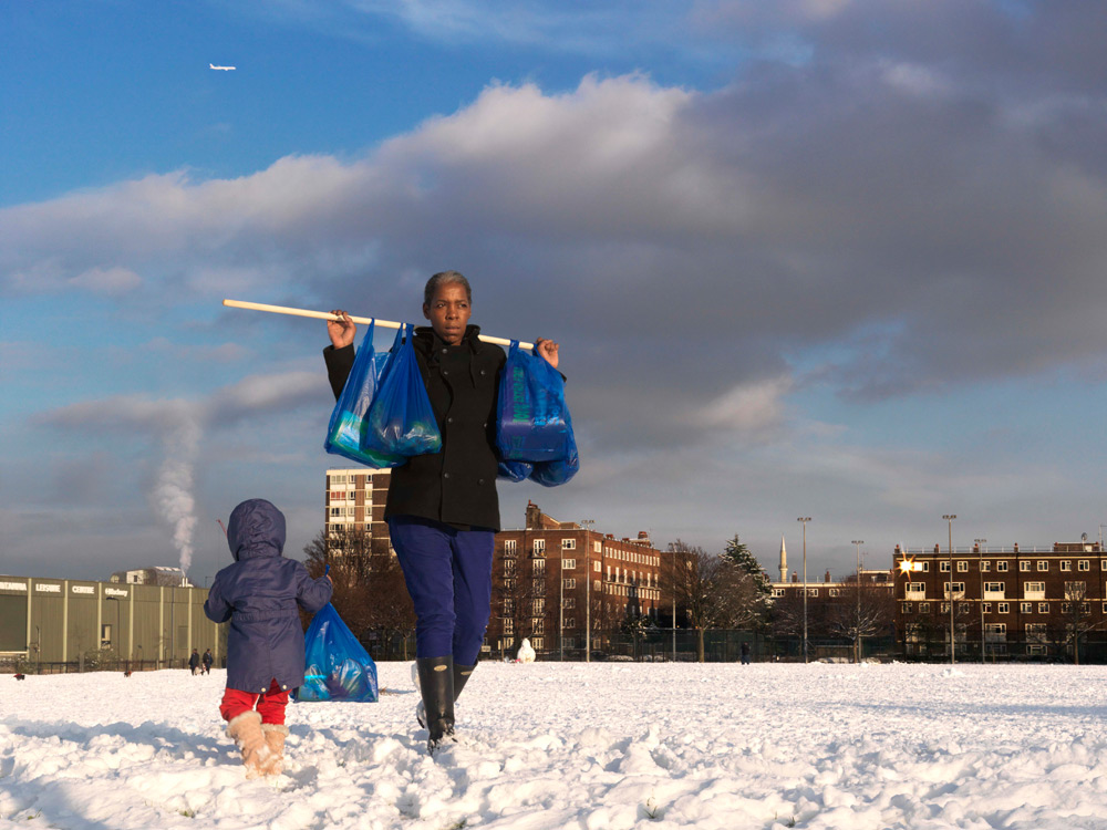 Hannah Starkey_Untitled, February 2013 (Mother with blue plastic bags)_2013